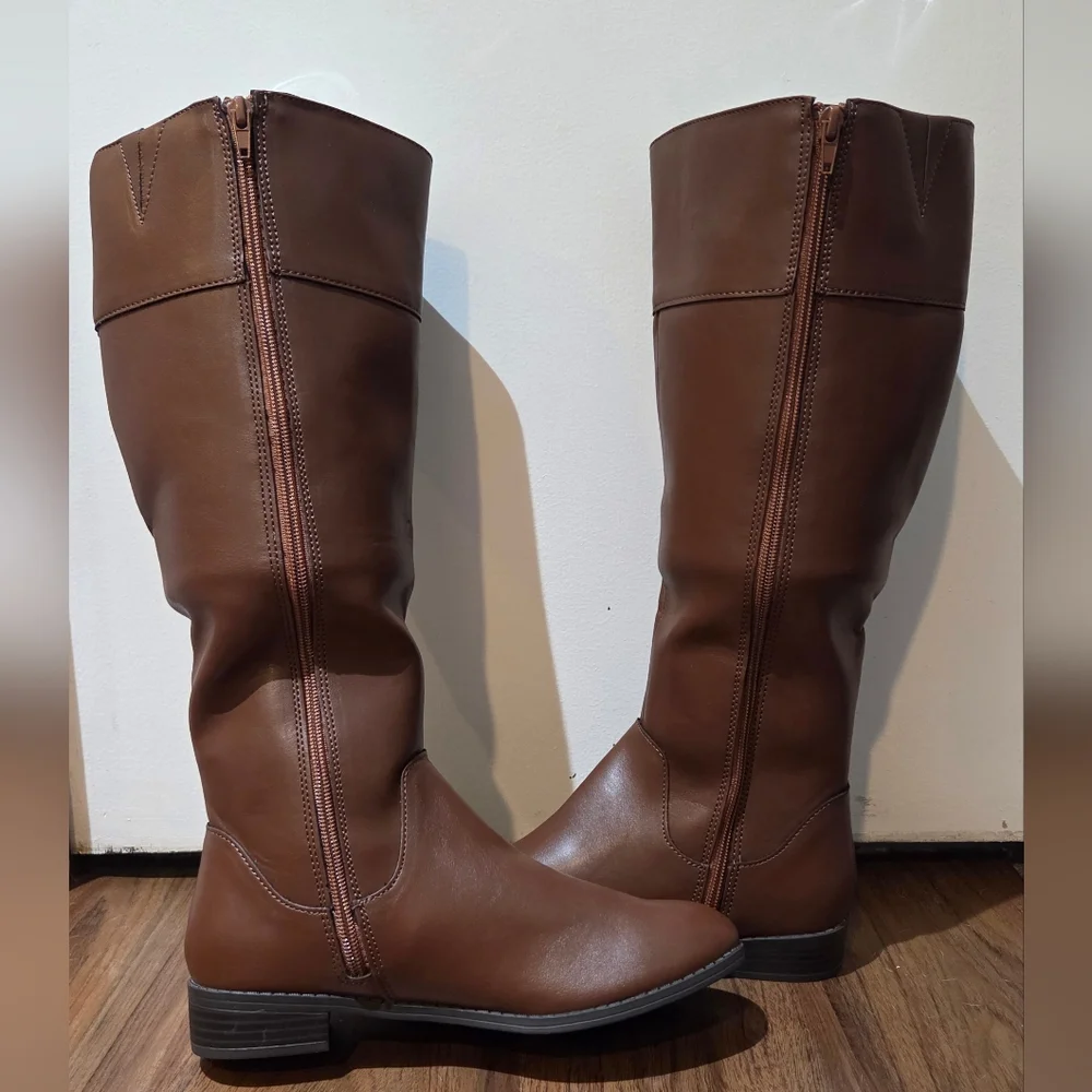 Women's Karen Scott Brown Boot, Size 7.5M WC - Picture 3 of 6